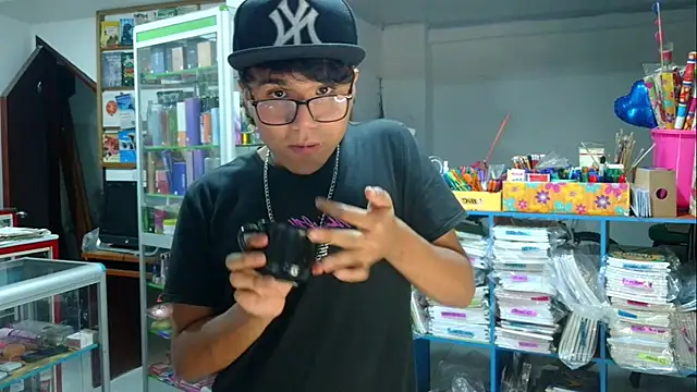 Snapshot of Baby_Cream chatting on March 18, 3:31 am Baby Cream online show from March 18, 3:31 am