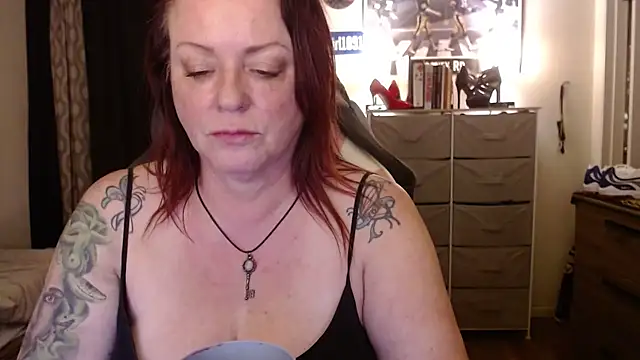 Nikkimastersgirl1091 online show from March 18, 5:20 am