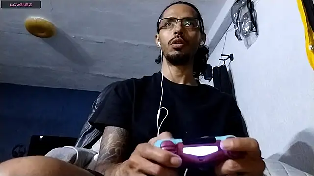 Snapshot of Donstark6669 chatting on March 5, 2:18 am Donstark6669 online show from March 5, 2:18 am