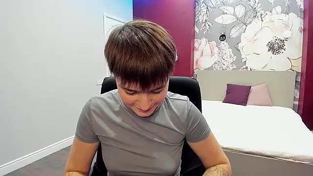 EmiliaYours online show from October 10, 1:54 pm