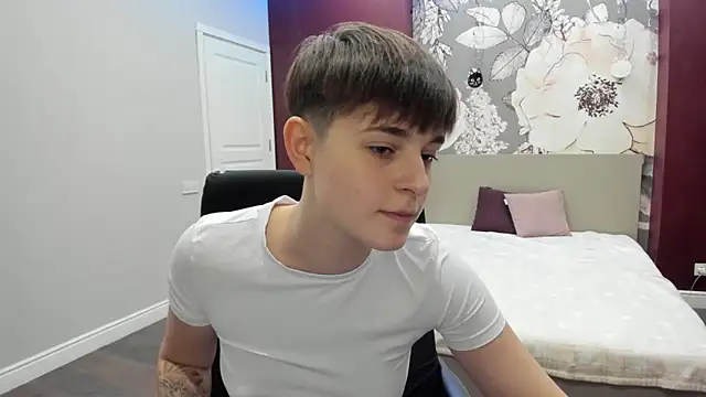 EmiliaYours online show from October 26, 2:56 pm