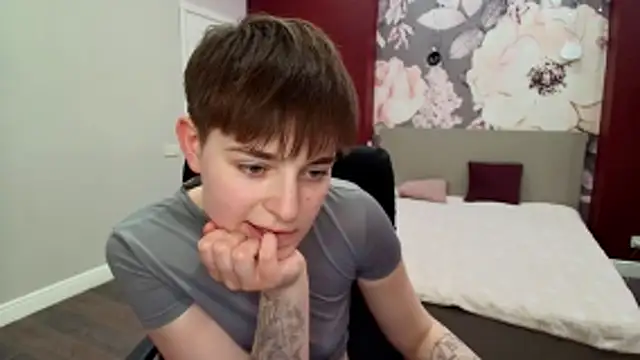 EmiliaYours online show from April 15, 2:57 pm