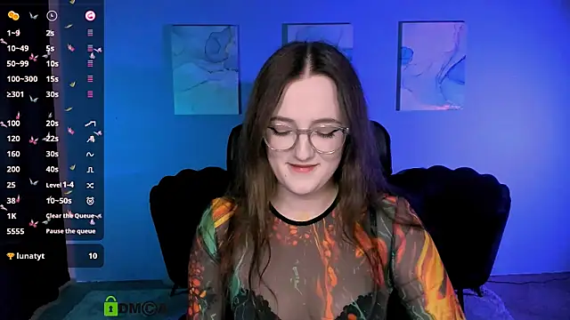 luna berryy online show from November 9, 8:29 pm