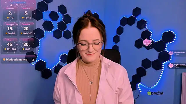 luna berryy online show from December 17, 9:10 pm