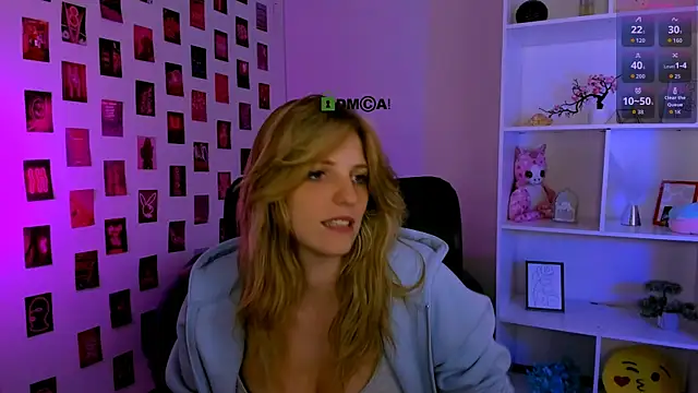Snapshot of luna_berryy chatting on July 14, 2:05 am luna berryy online show from July 14, 2:05 am