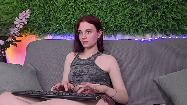 Snapshot of AprilAvery chatting on February 21, 10:04 pm AprilAvery online show from February 21, 10:04 pm