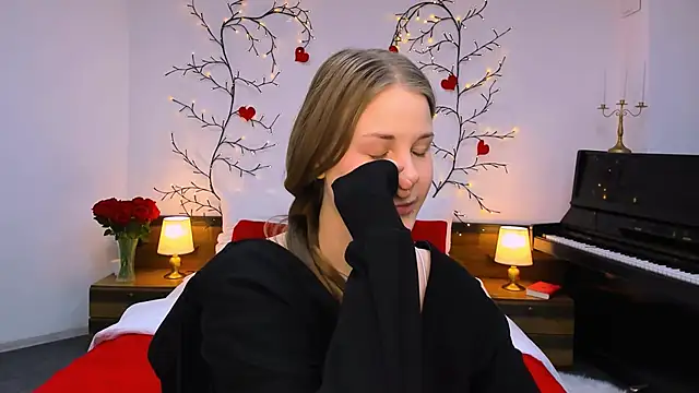 holy kitty online show from October 7, 1:41 pm