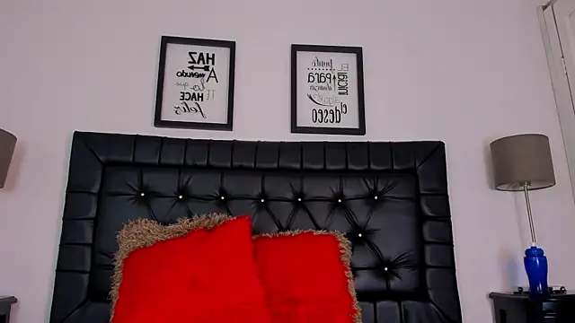 Snapshot of amberlitle chatting on November 8, 11:43 am amberlitle online show from November 8, 11:43 am