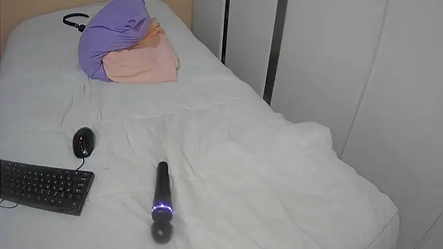 ebonyjezebel online show from December 18, 7:30 pm