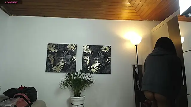 valentino Renato online show from December 12, 1:10 am