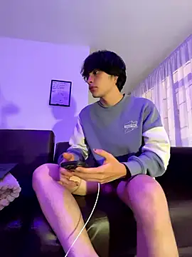 Snapshot of Ne0nn chatting on December 9, 2:02 am Ne0nn online show from December 9, 2:02 am