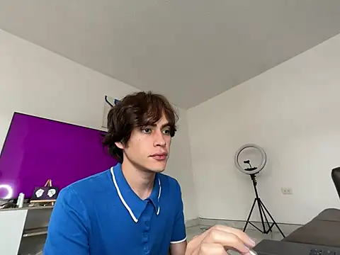 Snapshot of Ne0nn chatting on January 1, 9:31 pm Ne0nn online show from January 1, 9:31 pm