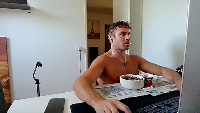 Snapshot of alpha-hunk chatting on June 17, 10:17 am alpha-hunk online show from June 17, 10:17 am