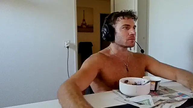 Snapshot of alpha-hunk chatting on June 19, 10:41 am alpha-hunk online show from June 19, 10:41 am
