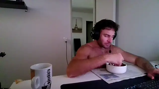 Snapshot of alpha-hunk chatting on June 24, 10:14 am alpha-hunk online show from June 24, 10:14 am