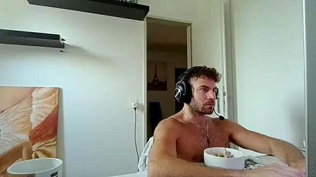 Snapshot of alpha-hunk chatting on June 30, 10:38 am alpha-hunk online show from June 30, 10:38 am