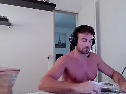 Snapshot of alpha-hunk chatting on July 7, 7:09 am alpha-hunk online show from July 7, 7:09 am