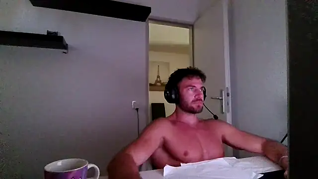 Snapshot of alpha-hunk chatting on July 12, 11:23 am alpha-hunk online show from July 12, 11:23 am