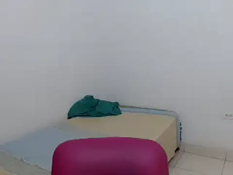 Snapshot of estefania224 chatting on March 6, 1:27 am estefania224 online show from March 6, 1:27 am