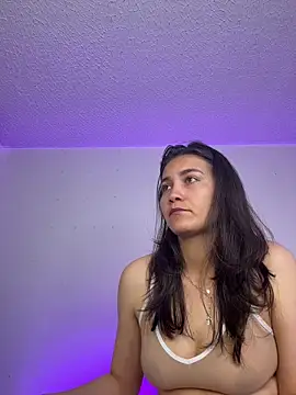 Snapshot of aurora_divine chatting on April 24, 7:05 pm aurora divine online show from April 24, 7:05 pm