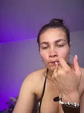 Snapshot of aurora_divine chatting on May 7, 6:57 pm aurora divine online show from May 7, 6:57 pm