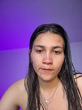 Snapshot of aurora_divine chatting on May 15, 6:59 pm aurora divine online show from May 15, 6:59 pm