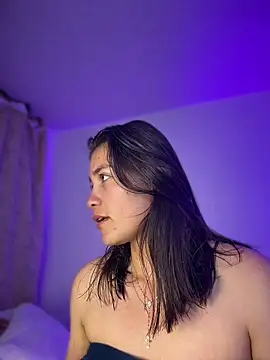 Snapshot of aurora_divine chatting on May 19, 6:58 pm aurora divine online show from May 19, 6:58 pm