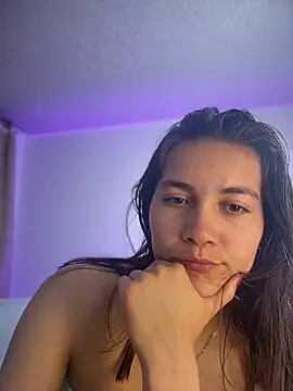 Snapshot of aurora_divine chatting on May 29, 9:02 pm aurora divine online show from May 29, 9:02 pm