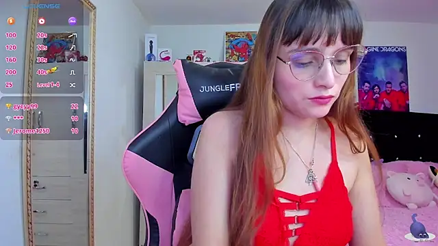 Snapshot of Lucyy-hess chatting on December 4, 7:23 pm Lucyy-hess online show from December 4, 7:23 pm