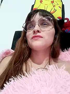 Snapshot of Lucyy-hess chatting on December 14, 2:23 am Lucyy-hess online show from December 14, 2:23 am