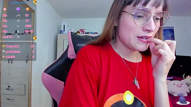 Snapshot of Lucyy-hess chatting on December 27, 7:03 pm Lucyy-hess online show from December 27, 7:03 pm