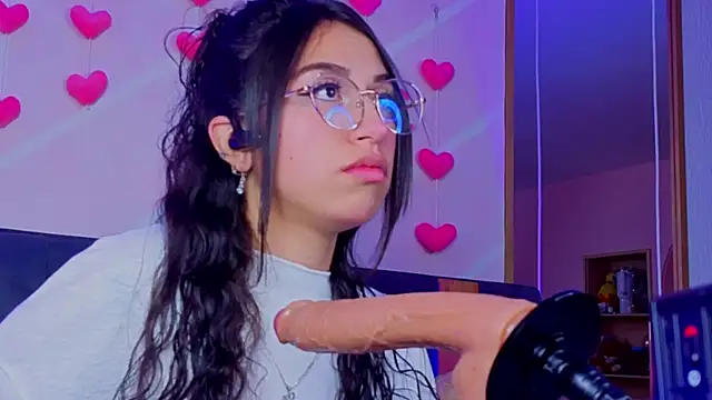 Snapshot of MadyJackson chatting on April 7, 12:05 pm MadyJackson online show from April 7, 12:05 pm