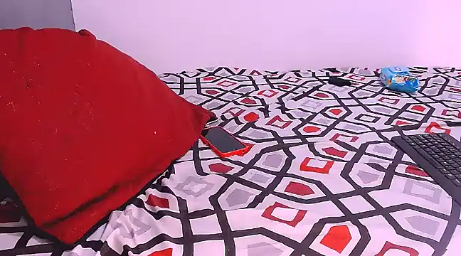 Snapshot of bubble_red chatting on February 6, 7:18 pm bubble red online show from February 6, 7:18 pm