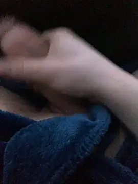 Snapshot of bigbeast19393 chatting on January 8, 2:35 am bigbeast19393 online show from January 8, 2:35 am