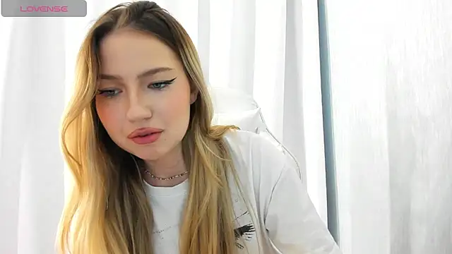 Snapshot of StefaTaylor chatting on December 8, 8:36 pm StefaTaylor online show from December 8, 8:36 pm