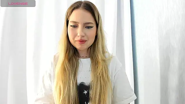 Snapshot of StefaTaylor chatting on December 10, 11:43 am StefaTaylor online show from December 10, 11:43 am