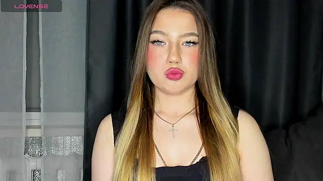 Snapshot of StefaTaylor chatting on December 15, 9:52 pm StefaTaylor online show from December 15, 9:52 pm