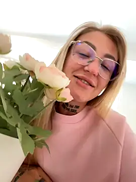 Snapshot of MazeSin chatting on September 18, 5:20 am MazeSin online show from September 18, 5:20 am