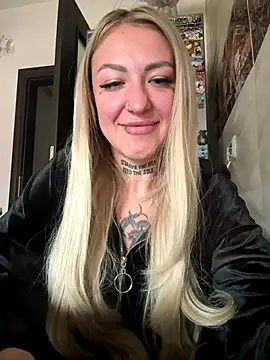 Snapshot of MazeSin chatting on October 12, 7:29 am MazeSin online show from October 12, 7:29 am