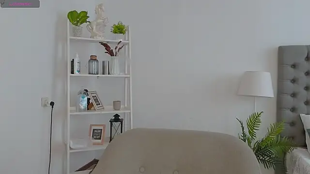 Snapshot of CooperAllana chatting on January 13, 7:57 am CooperAllana online show from January 13, 7:57 am