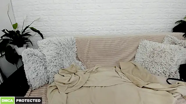 Snapshot of CooperAllana chatting on April 6, 7:31 am CooperAllana online show from April 6, 7:31 am