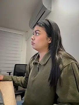 jennifer oliveira online show from December 5, 6:33 am