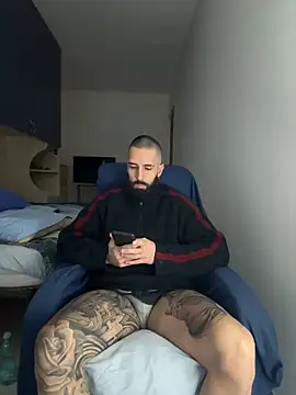 Snapshot of Gioeltoro89 chatting on February 8, 3:48 pm Gioeltoro89 online show from February 8, 3:48 pm