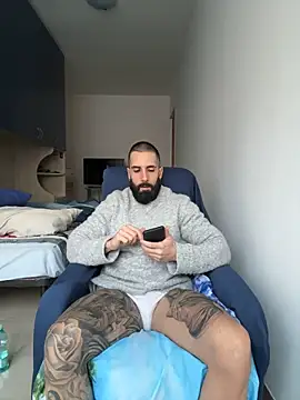 Snapshot of Gioeltoro89 chatting on February 15, 3:53 pm Gioeltoro89 online show from February 15, 3:53 pm