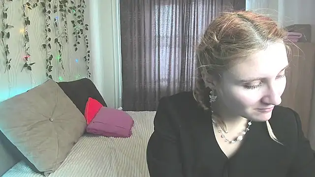 Miss Elsa  online show from February 12, 7:44 am