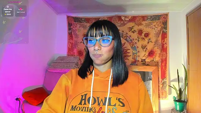 Snapshot of Demeter__ chatting on February 5, 3:33 am Demeter online show from February 5, 3:33 am