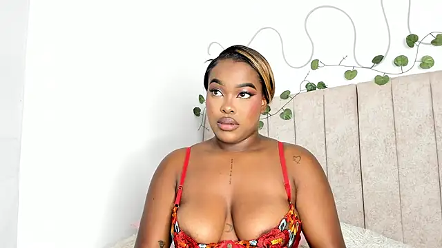 Kaseydelvey online show from February 7, 6:44 pm