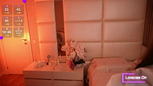 Lilly Colins online show from November 2, 8:11 pm