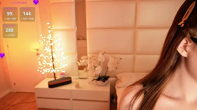 Lilly Colins online show from April 9, 6:35 pm