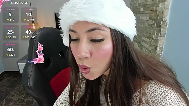 LIANEUMANN online show from December 18, 10:35 pm